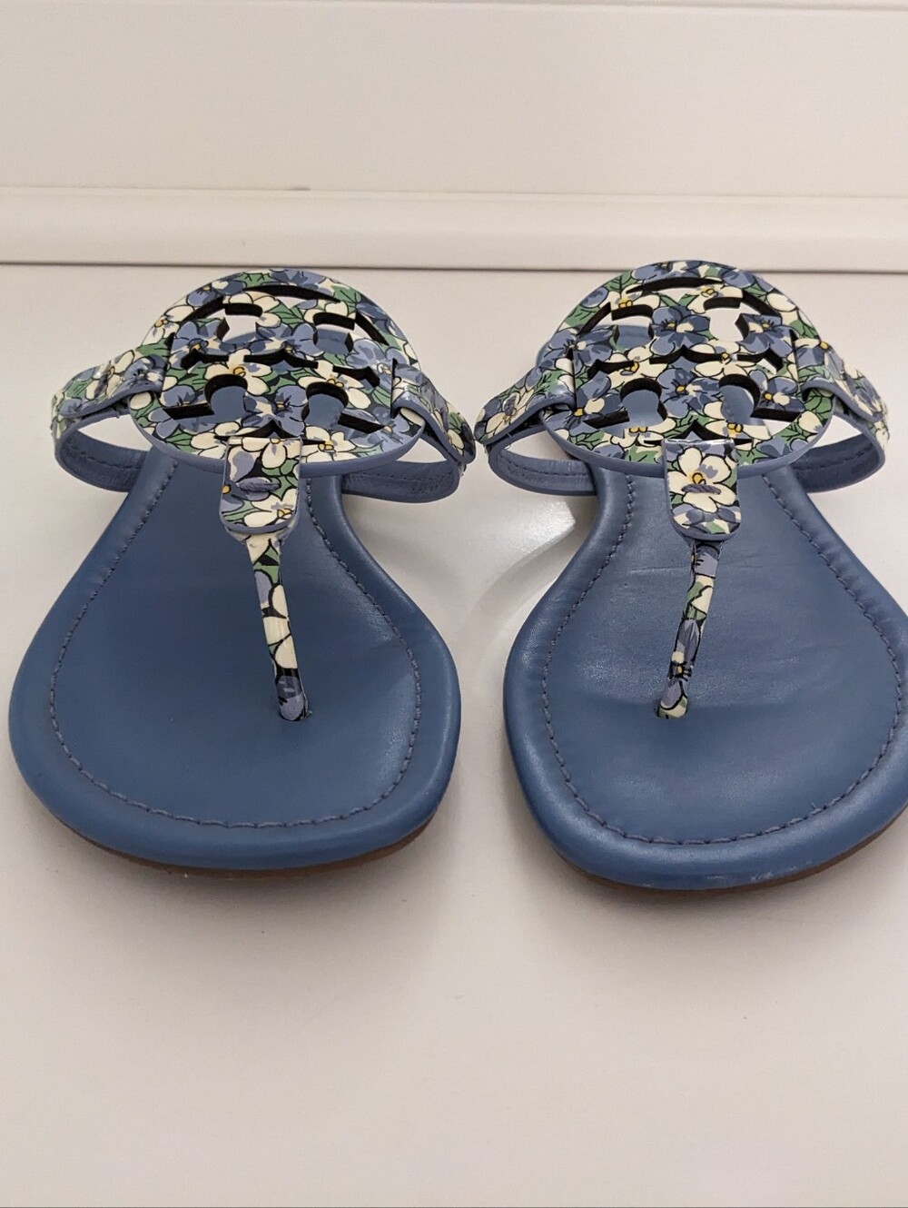 EUC! Tory Burch Miller Sandal Blue Terrace Ditsy Patent Leather Floral Size 9.5 - Picture 4 of 16